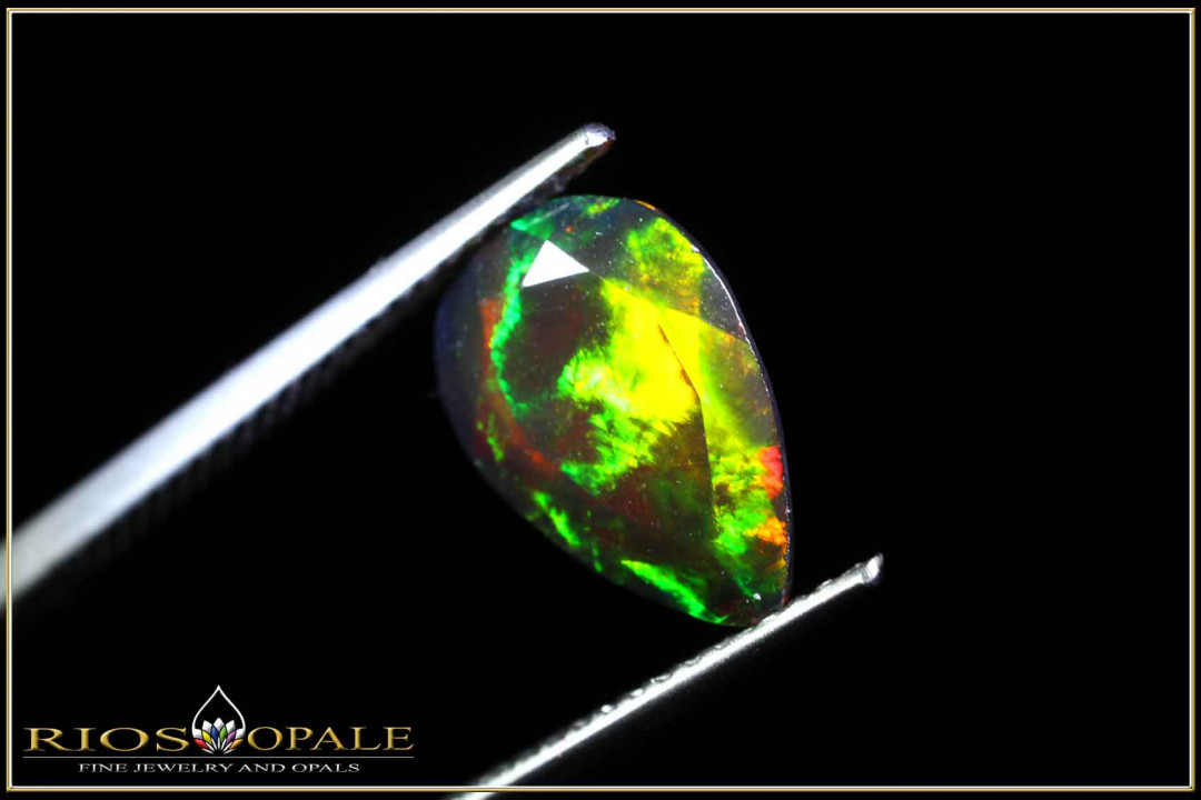 Welo Opal facettiert im Tropfenschliff - 2,12ct - smoked