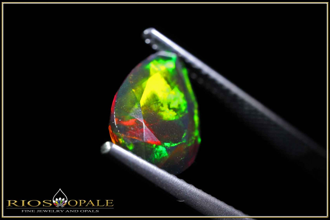 Welo Opal facettiert im Tropfenschliff - 2,12ct - smoked