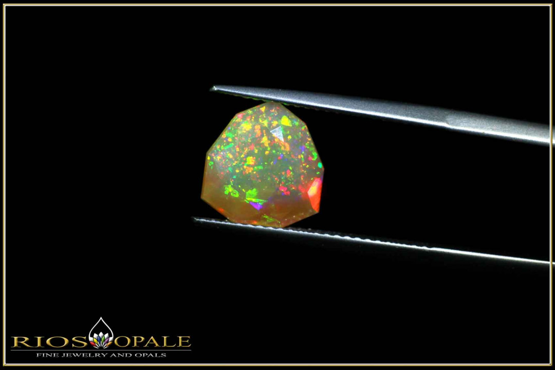 Pinfire Fancy Trilliant Welo Opal - 2,94ct