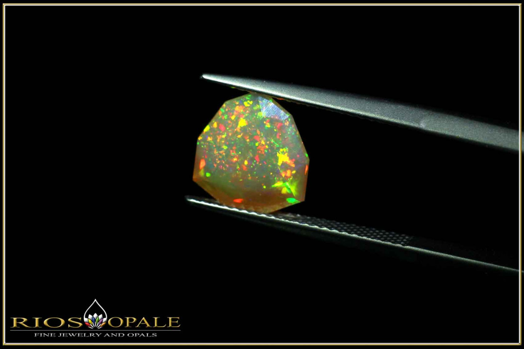 Pinfire Fancy Trilliant Welo Opal - 2,94ct