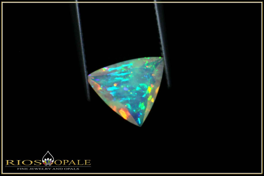 Wunderschöner bunter Welo Opal Trilliant mit 2,16ct