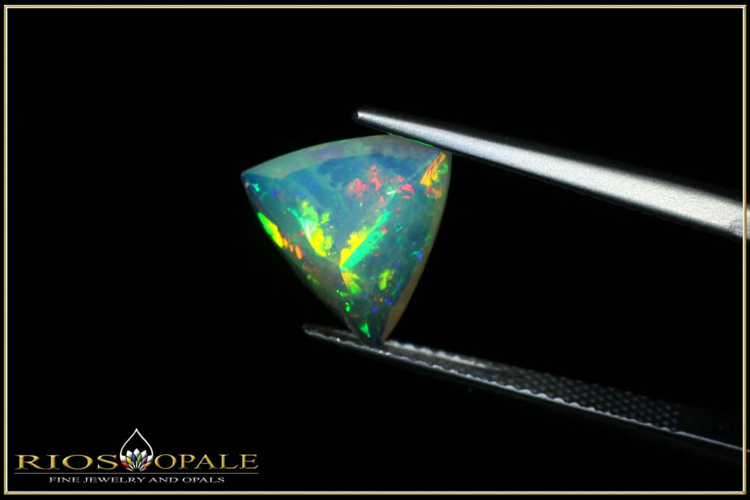 Wunderschöner bunter Welo Opal Trilliant mit 2,16ct