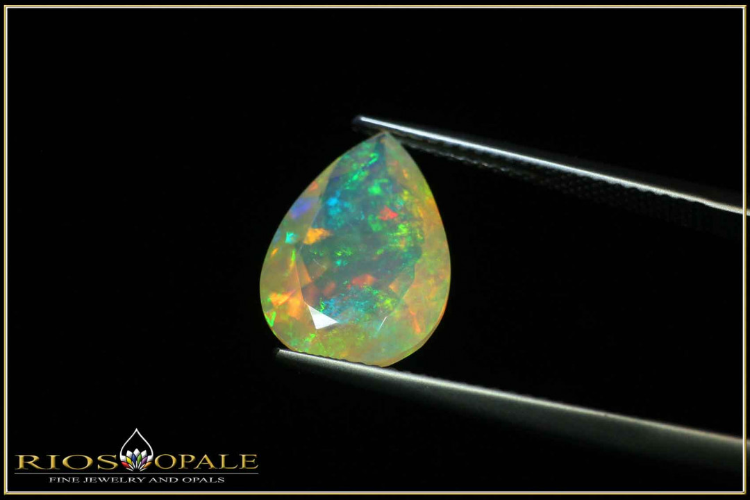 Toller bunter Welo Opal im Tropfenschliff mit 3,02ct