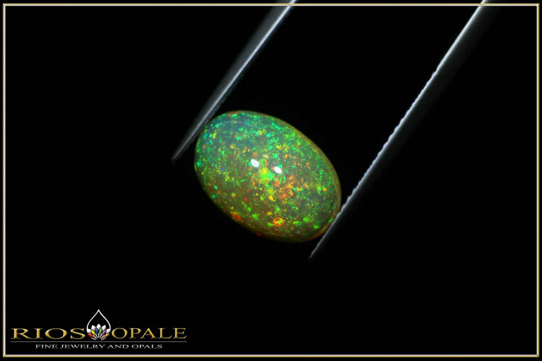 Seltener Welo Pinfire Opal Cabochon in ausgezeichneter Qualität und Feuer mit 4,47ct