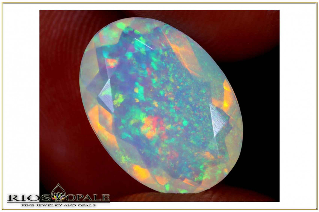 Bunter seltener Pinfire Welo Opal im Ovalschliff facettiert - 3,56ct