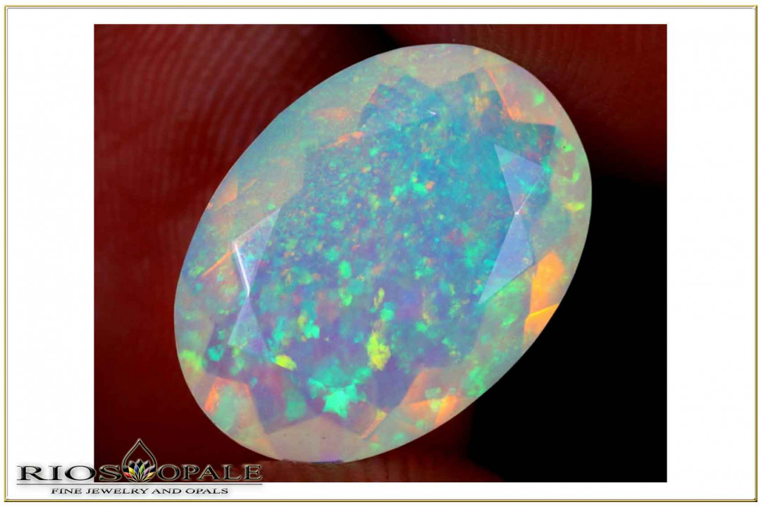 Bunter seltener Pinfire Welo Opal im Ovalschliff facettiert - 3,56ct