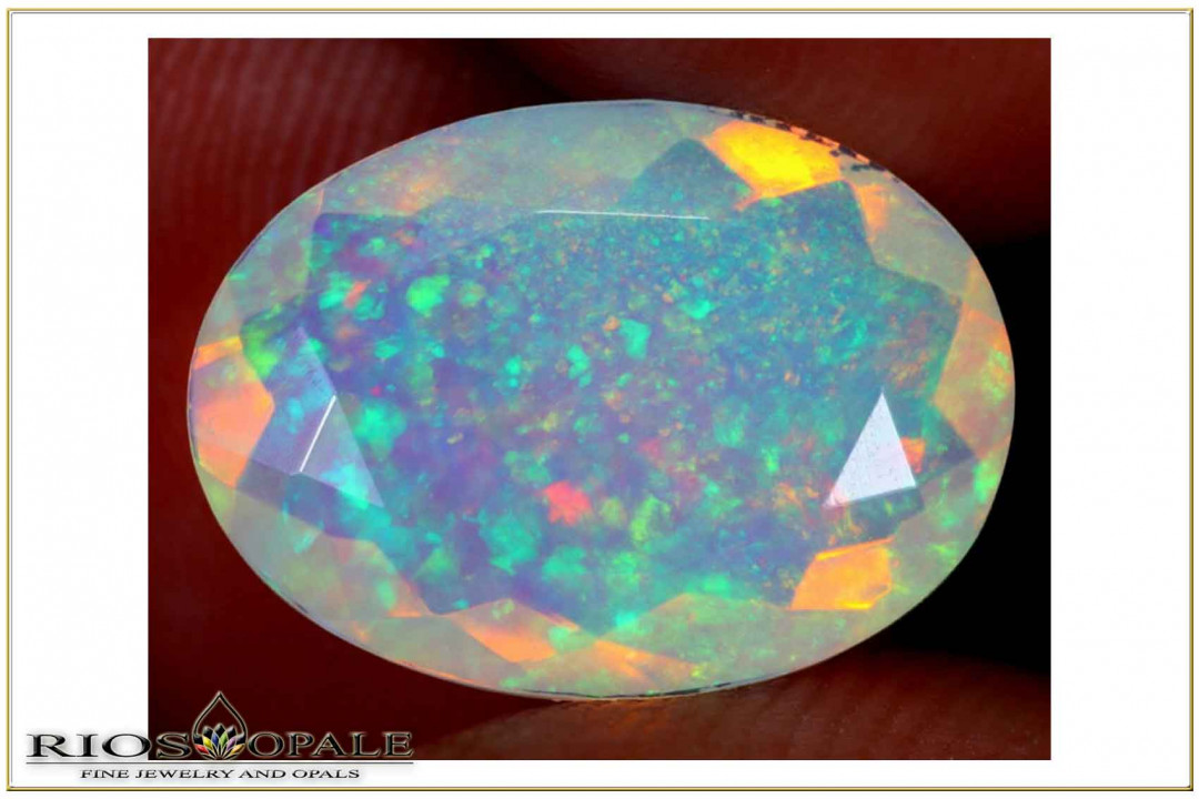 Bunter seltener Pinfire Welo Opal im Ovalschliff facettiert - 3,56ct