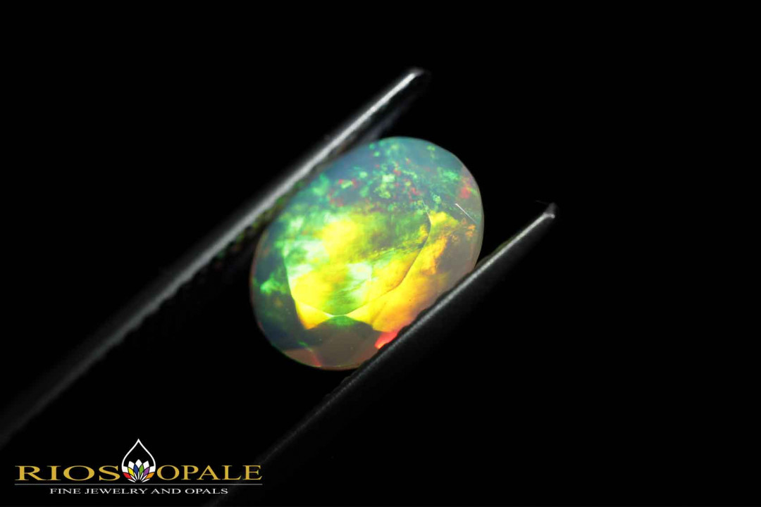 Welo Metallic Neon Opal facettiert im Ovalschliff - 0,94ct