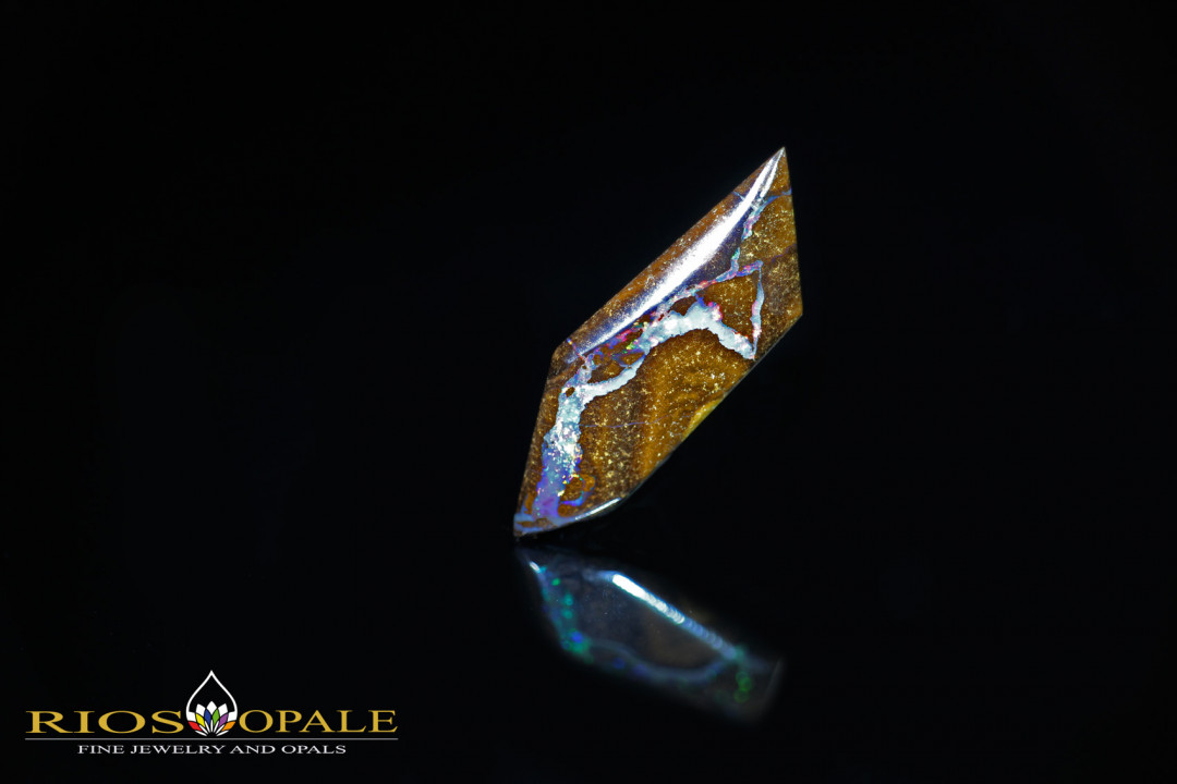 Ungewöhnlicher, hell in rot und grün schimmernder Yowah Boulder Opal mit 6,00ct