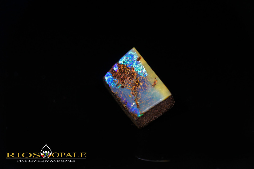 Electric Blue Flashes Winton Boulder Opal - 26,94ct