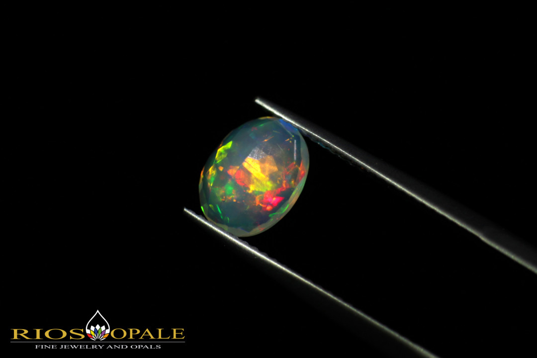 Welo Broadflash Opal facettiert im Ovalschliff - 1,29ct