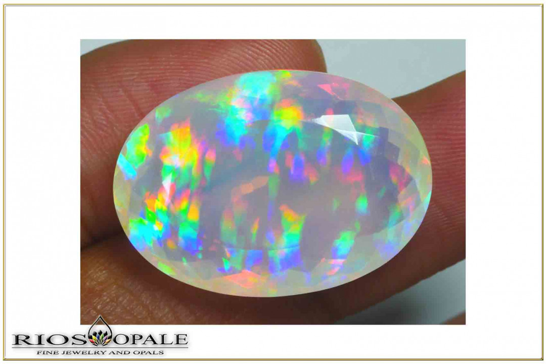 Riesiger Welo Prism Rainbow Pinfire Opal facettiert im Ovalschliff  - 25,86ct