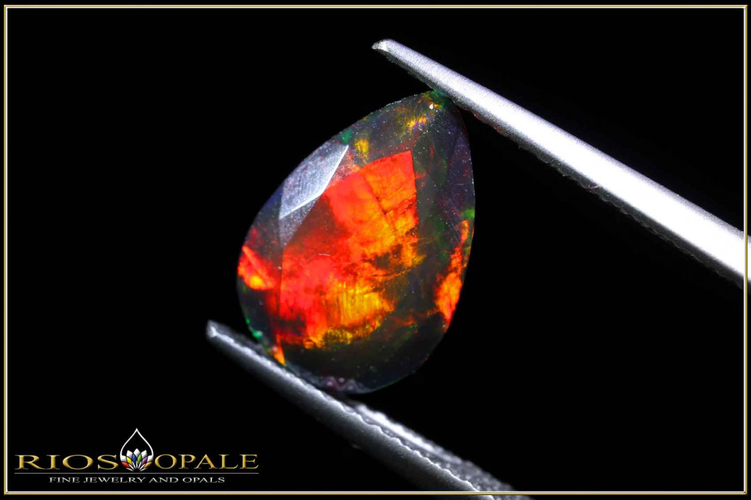 Welo Opal facettiert im Tropfenschliff - 2,12ct - smoked