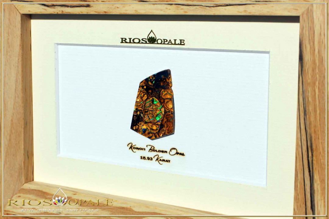 Koroit Boulder Opal - 15,93ct - Gold Edition im 12x18cm Buche gestockt Holzrahmen