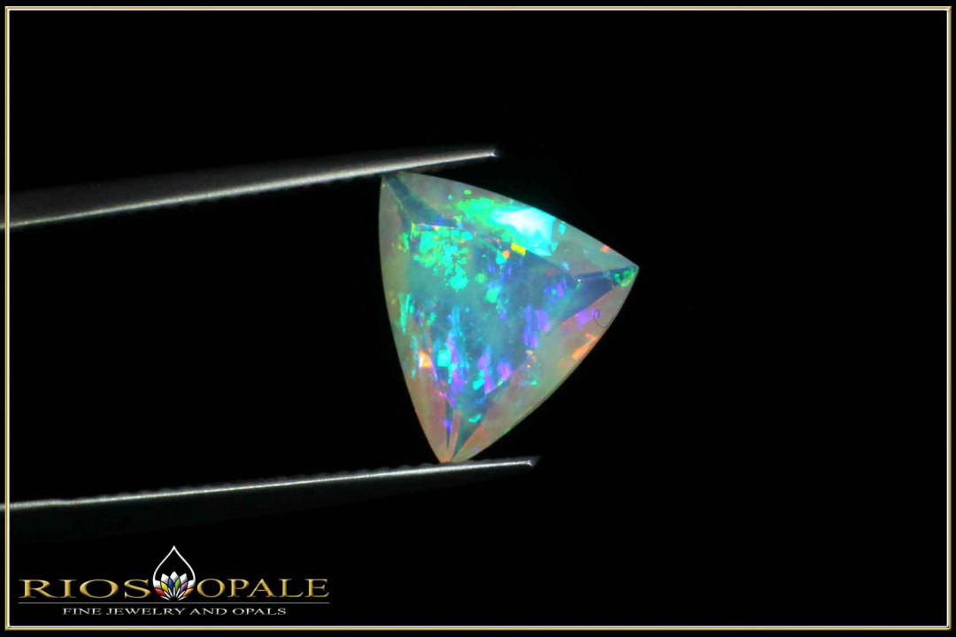 Wunderschöner bunter Welo Opal Trilliant mit 2,16ct