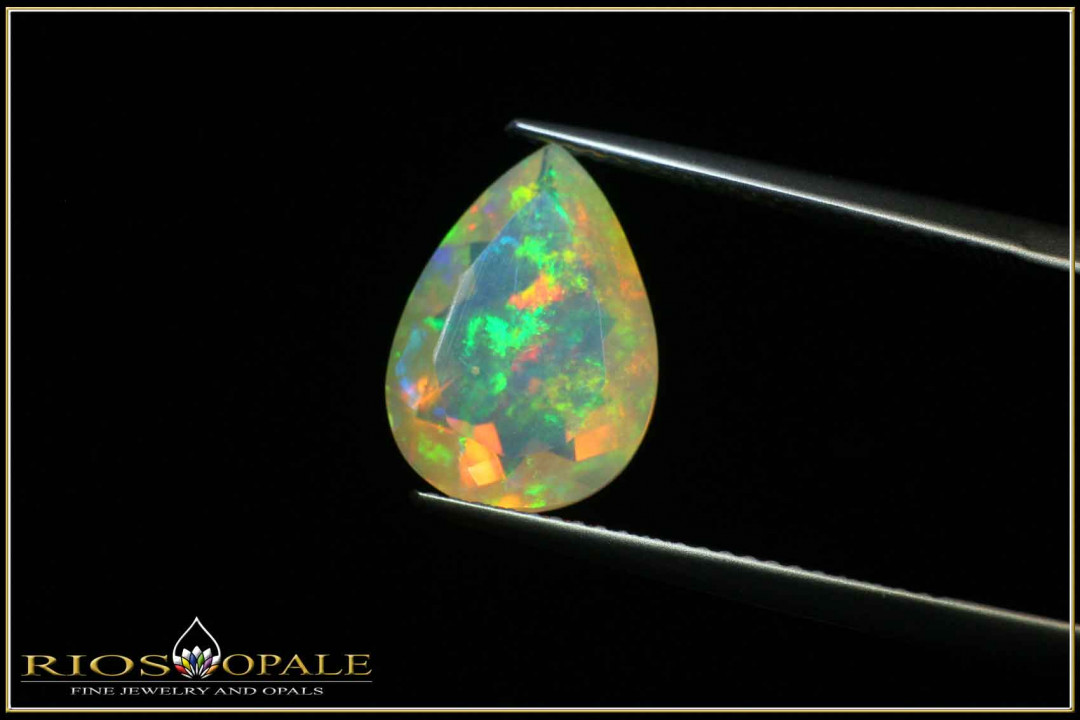 Toller bunter Welo Opal im Tropfenschliff mit 3,02ct