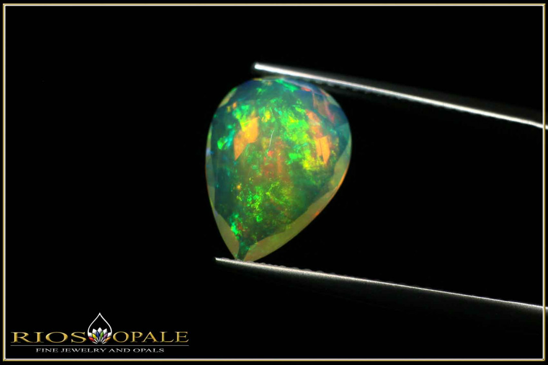 Toller bunter Welo Opal im Tropfenschliff mit 3,02ct