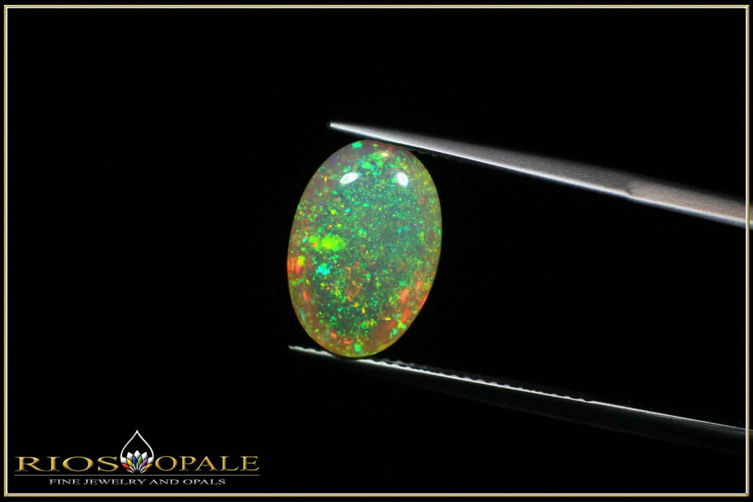 Seltener Welo Pinfire Opal Cabochon in ausgezeichneter Qualität und Feuer mit 4,47ct