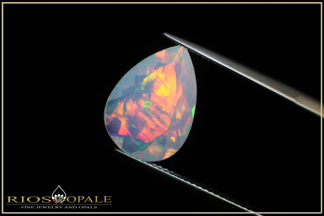 Bunter Welo Opal im Tropfenschliff facettiert - 3,82ct