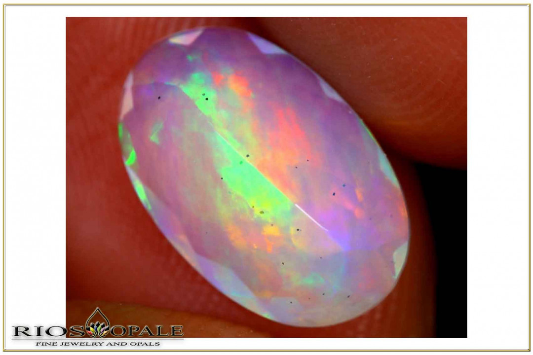 Bunter Welo Opal im Ovalschliff facettiert - 2,19ct