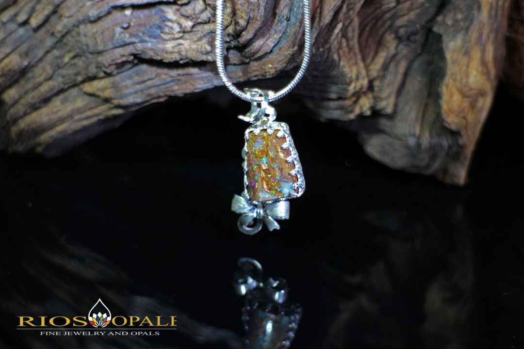 8,62ct Yowah opalisiertes Holz Boulder Opal Anhänger - 925er Sterling Silber Schlangenkette