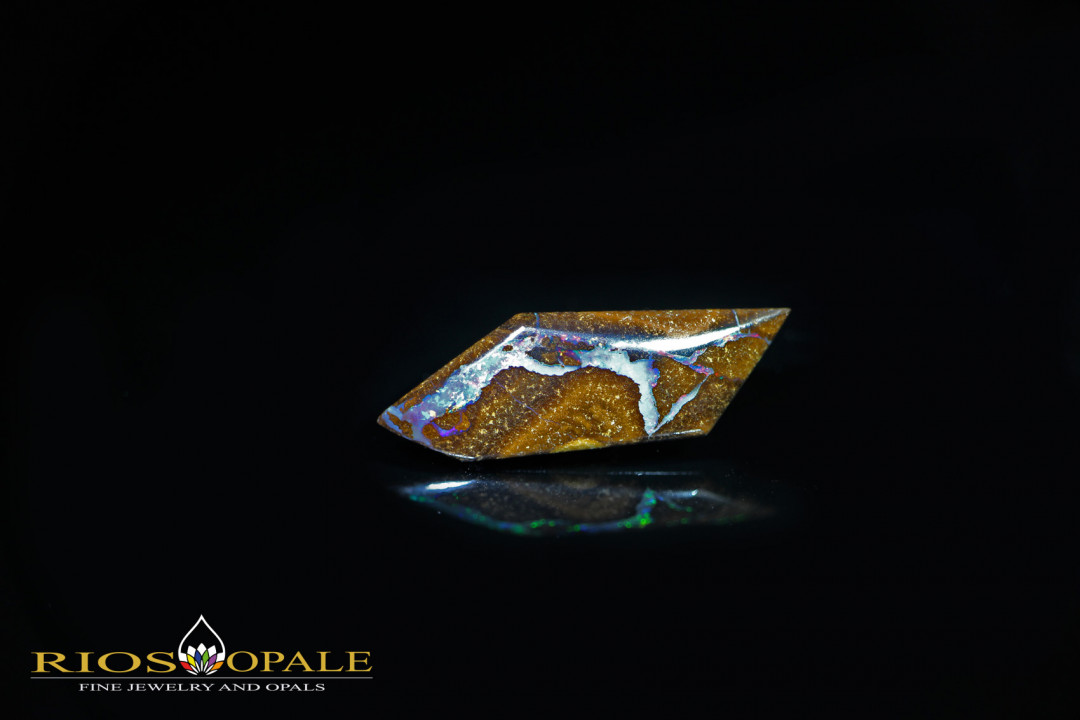 Ungewöhnlicher, hell in rot und grün schimmernder Yowah Boulder Opal mit 6,00ct