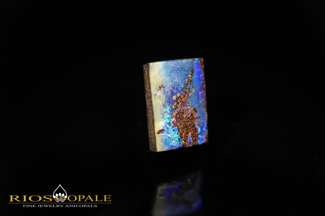 Electric Blue Flashes Winton Boulder Opal - 26,94ct