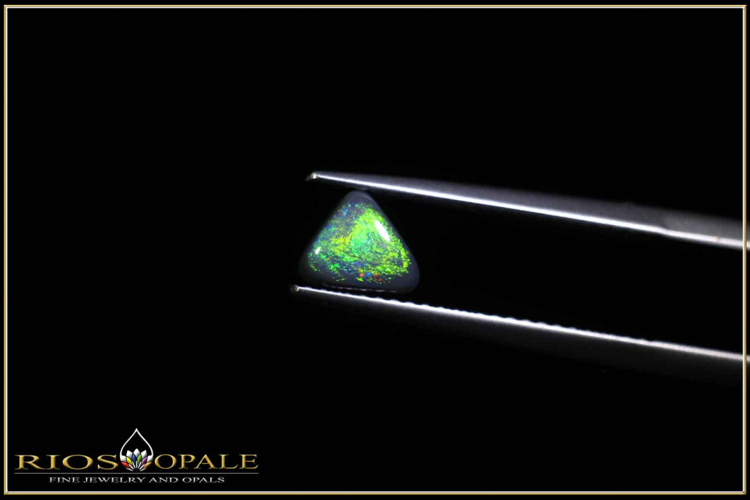 Lightning Ridge Black Opal - grün - N4 Body Tone - Brillanz B4 - 0,72ct