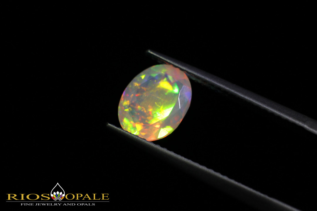 Welo Broadflash Opal facettiert im Ovalschliff - 1,29ct