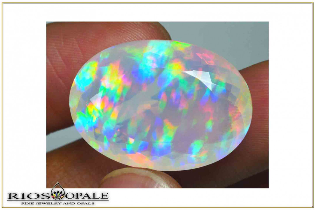 Riesiger Welo Prism Rainbow Pinfire Opal facettiert im Ovalschliff  - 25,86ct